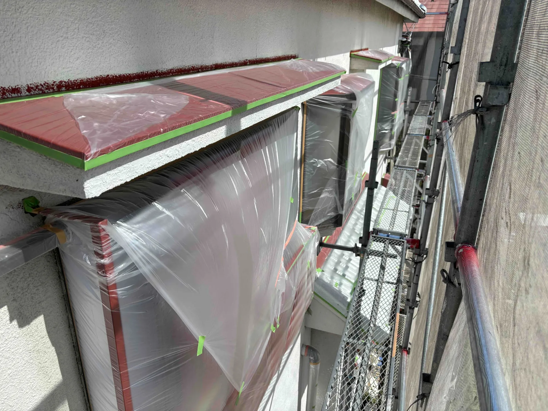 兵庫県伊丹市N様邸 ビニール養生作業を進めております