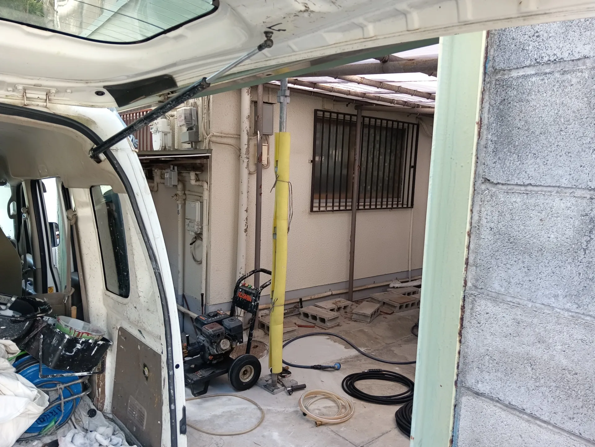 兵庫県神戸市灘区T様邸 高圧洗浄の作業を進めております